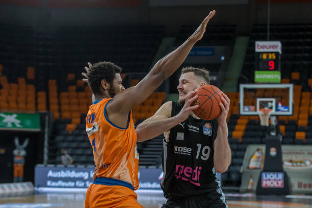 己的地盘上 己的地盘上