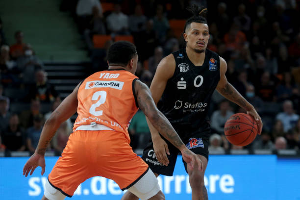 转会市场中 转会市场中