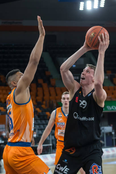 以及对抗中 以及对抗中